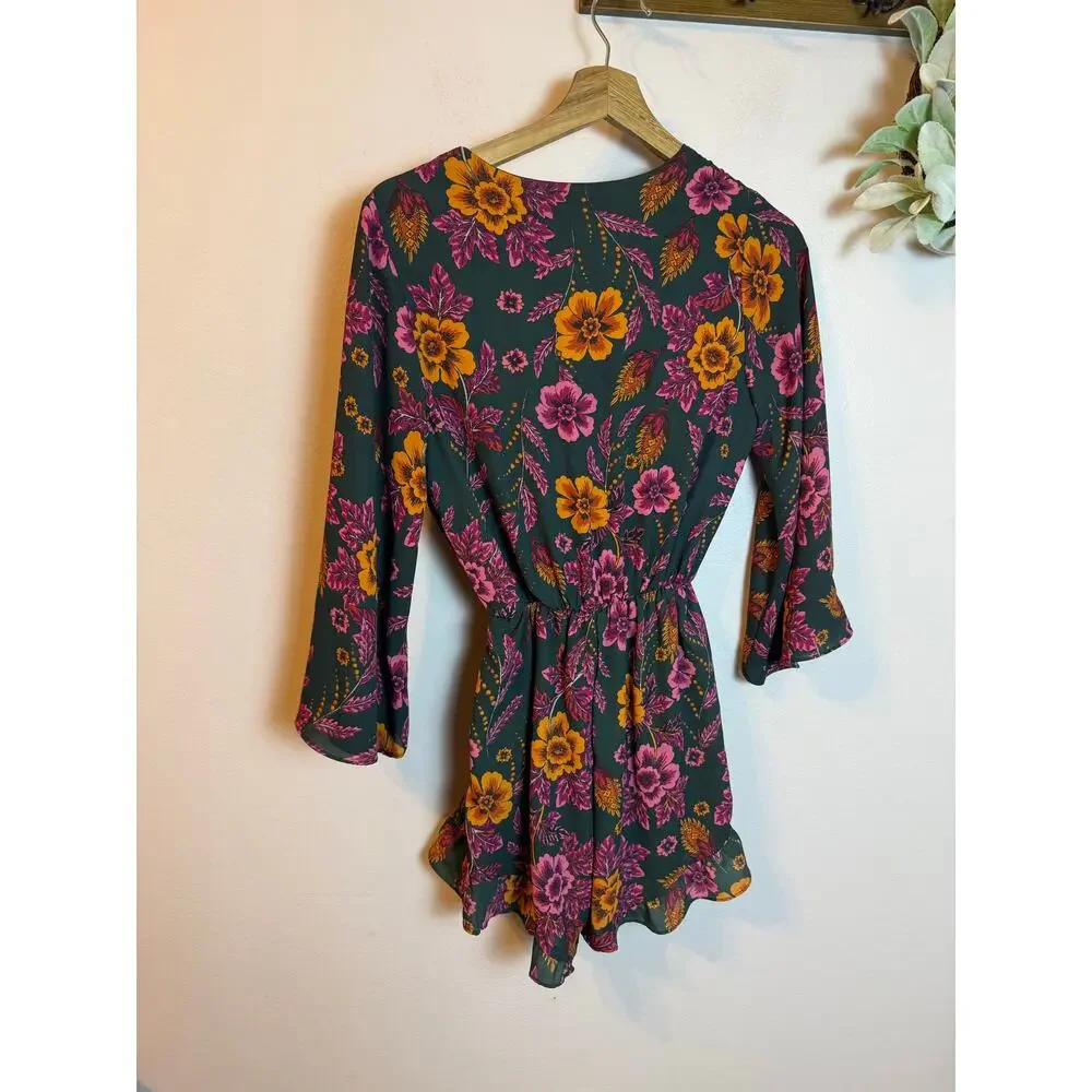 EVERLY SMALL NATURE ROAMS FLORAL ROMPER Deep V Neck Boho
